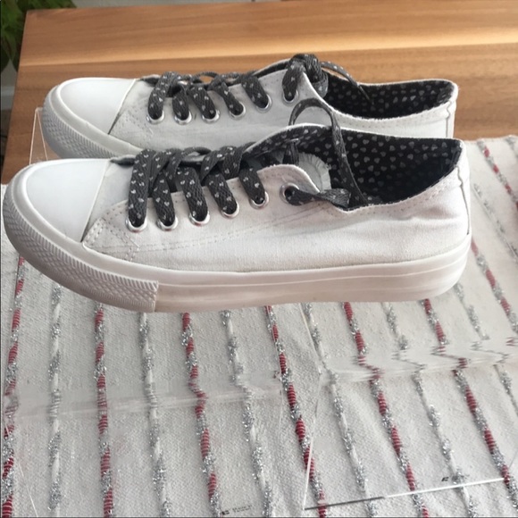 Merry Scott Women’s Sneakers.
Size 36. US 6 - Picture 1 of 8